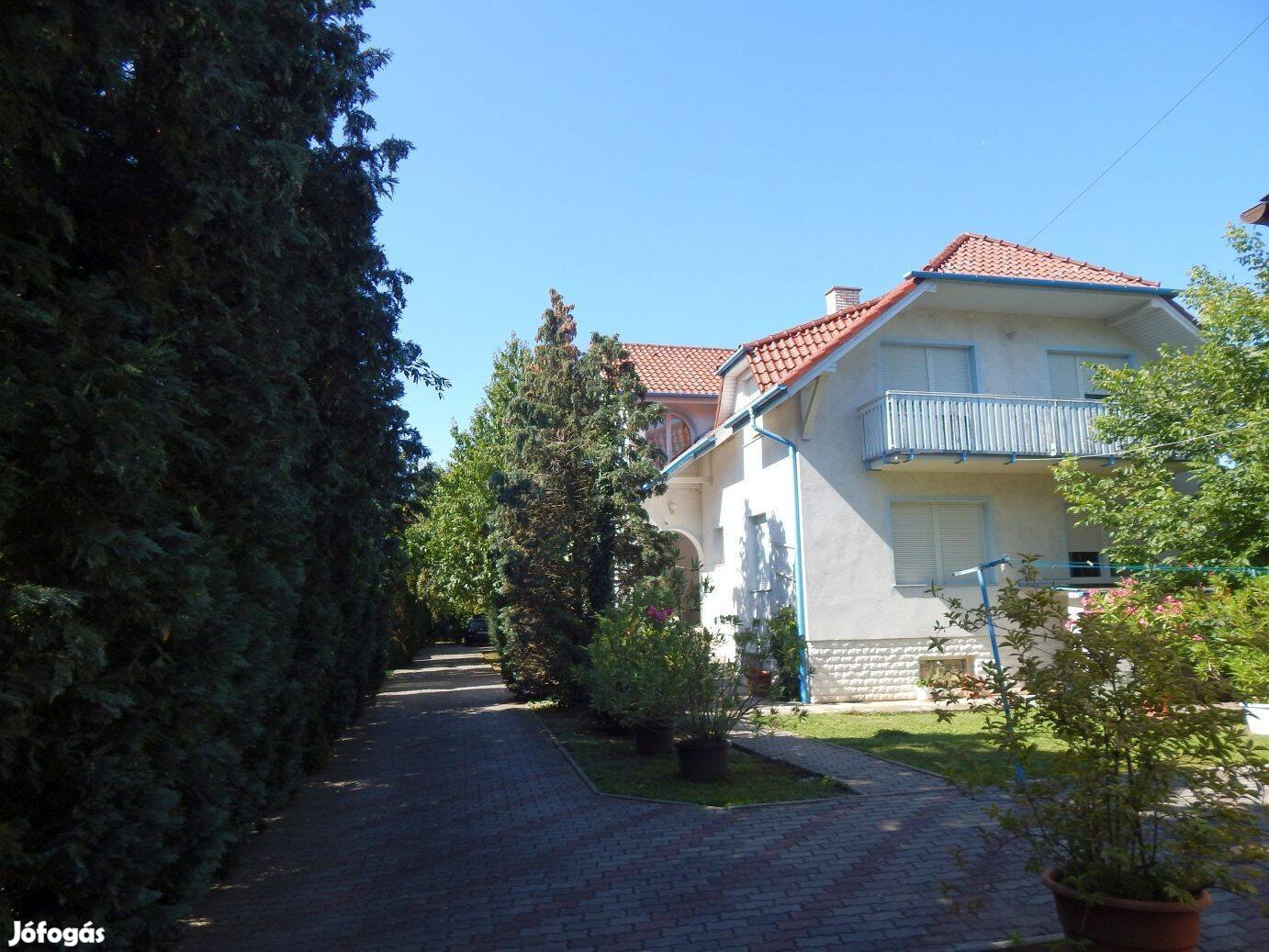 Soprontól 40 km-re 35 férőhelyes apartmanház alkalmi áron eladó