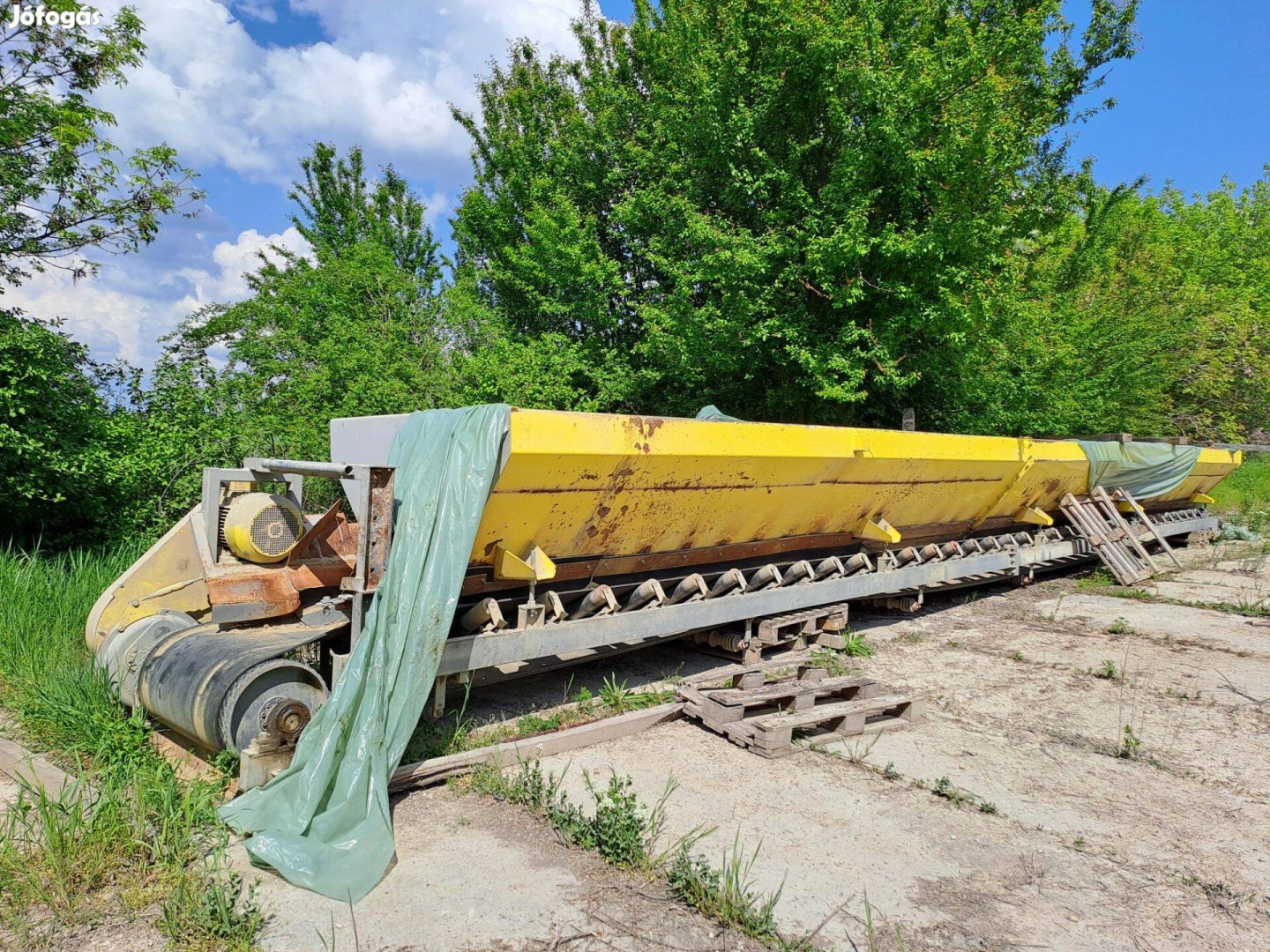 Soradagoló elbontott betonüzemből