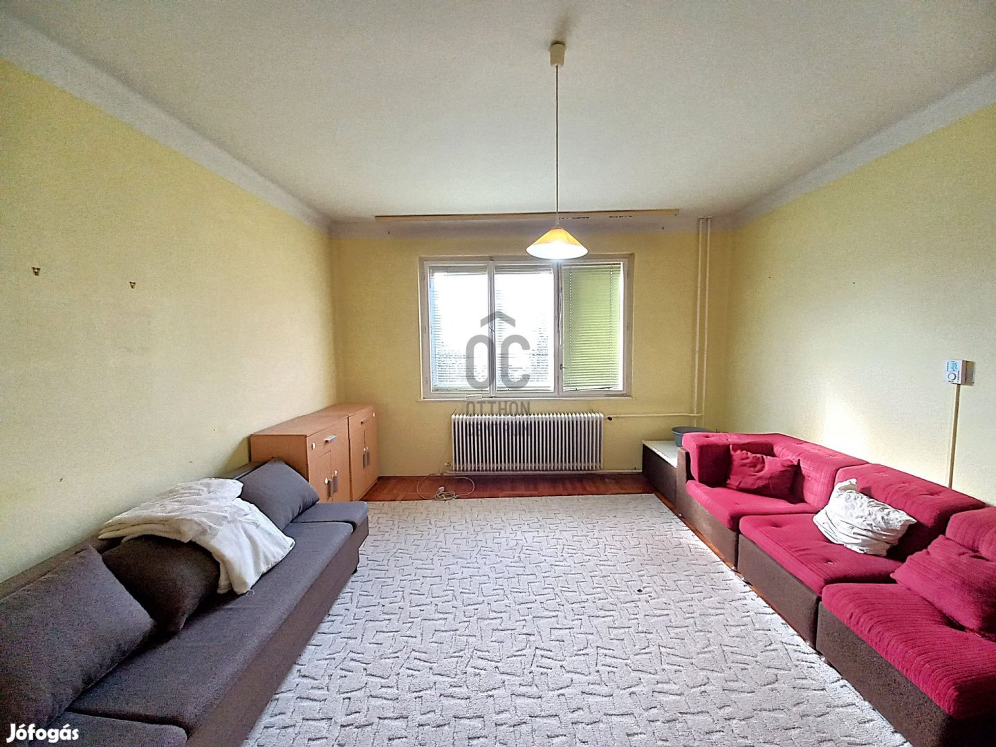 Sorház kis kerttel garázzsal