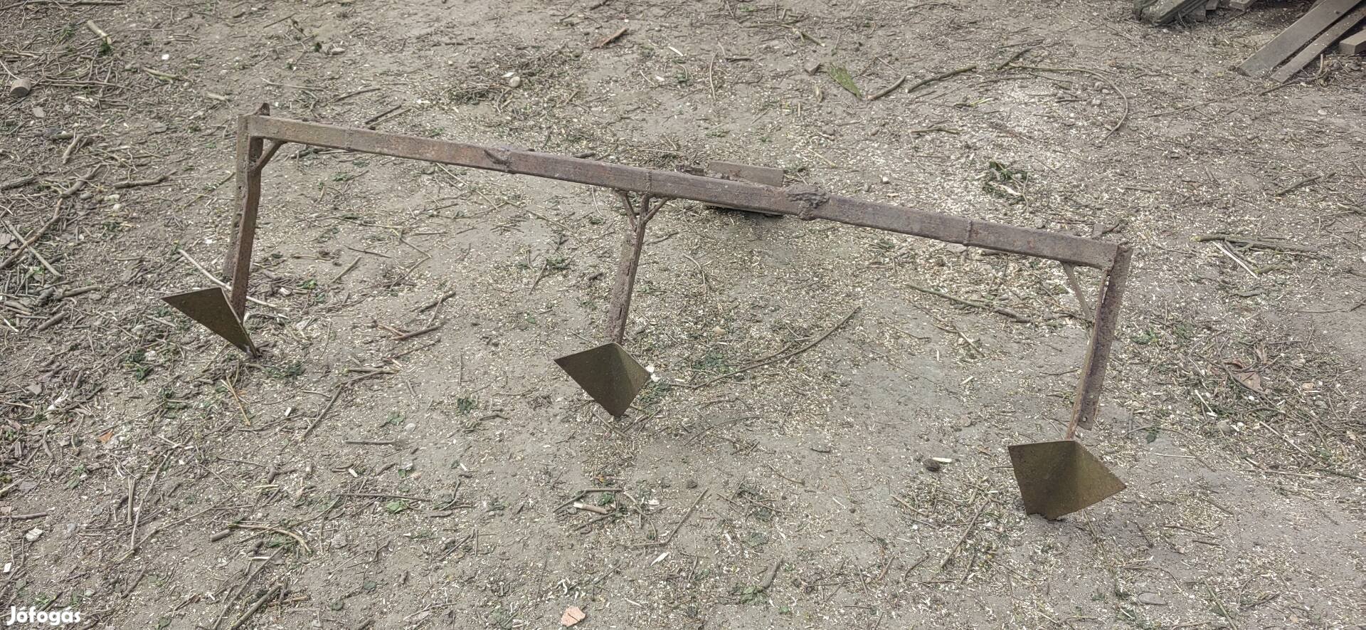 Sorkijelölő traktorhoz.