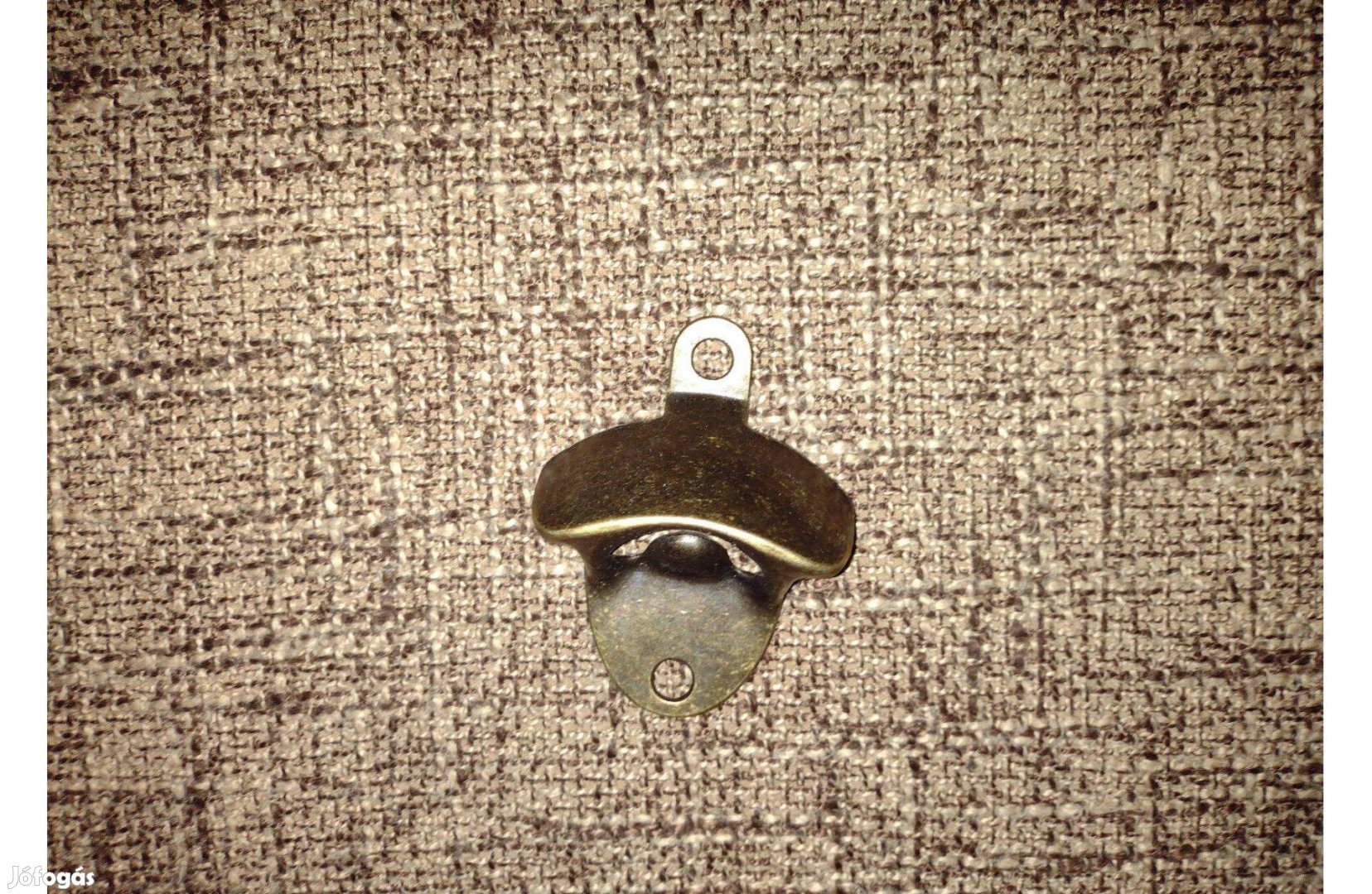 Sörnyitó csavarozható, falra, fára szerelhető, egyben a