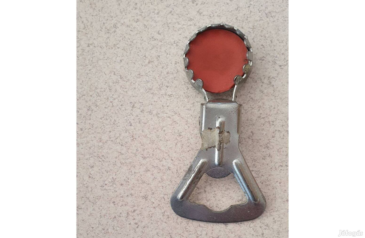 Sörnyitó és koronazár egyben