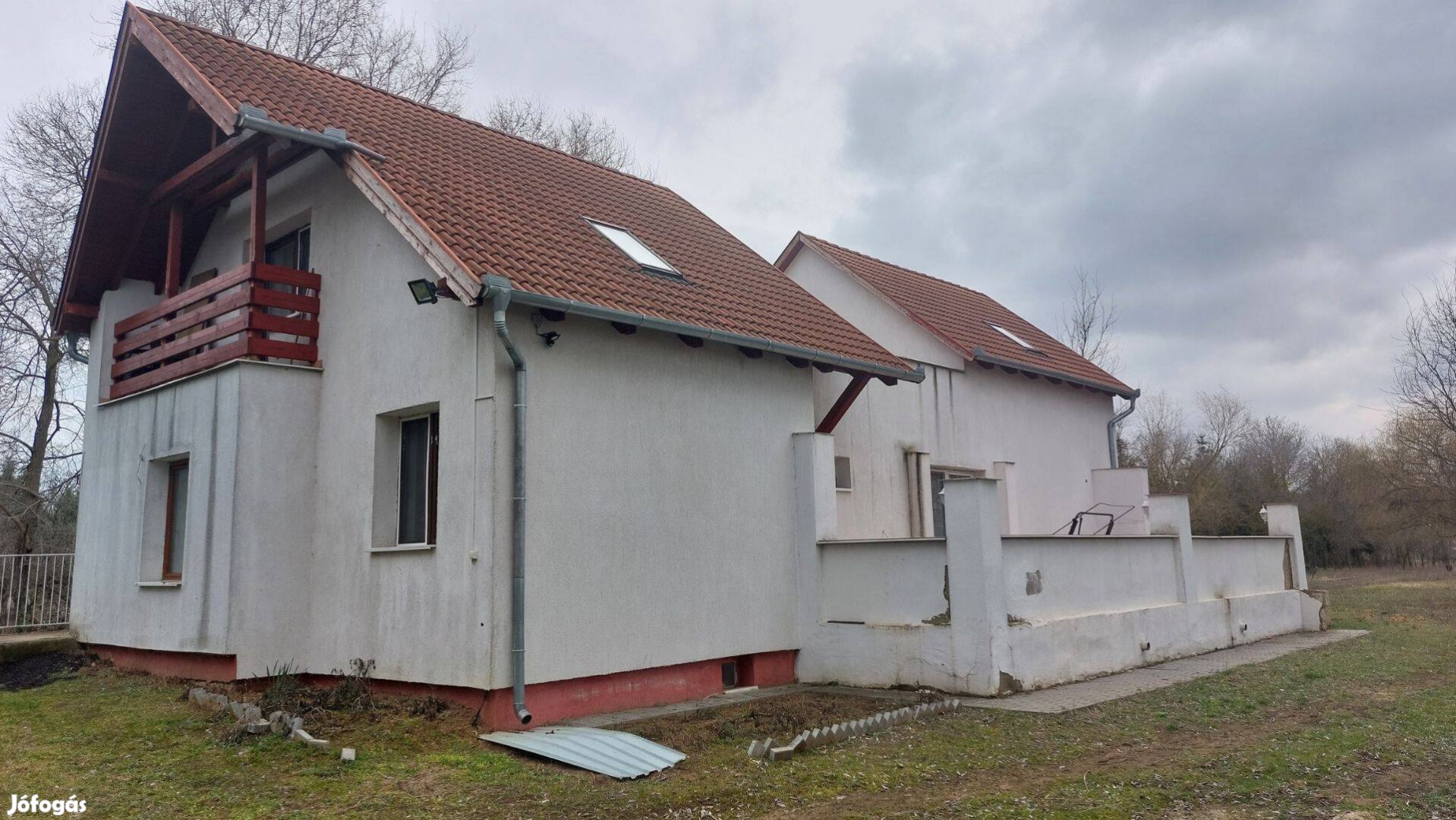 Sóstóhegyen Rengeteg Lehetőséget rejtő ingatlan eladó