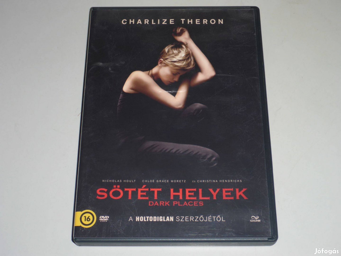 Sötét helyek DVD film ;