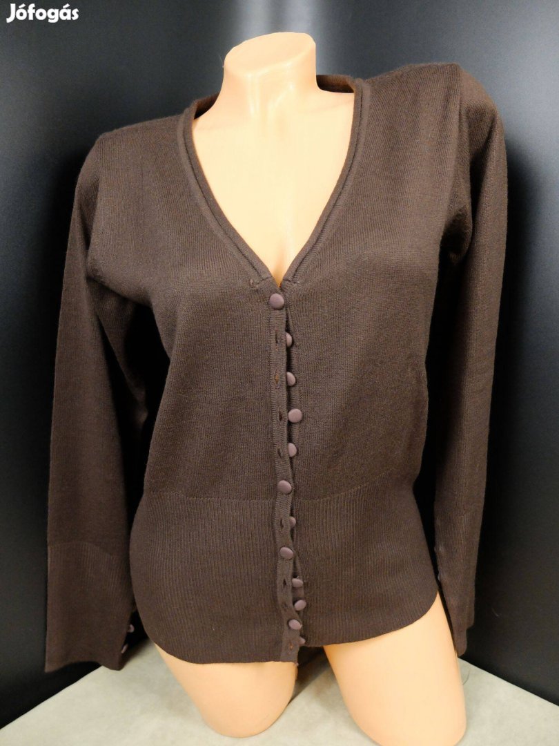 Sötétbarna hosszú ujjú női kardigán karcsúsított