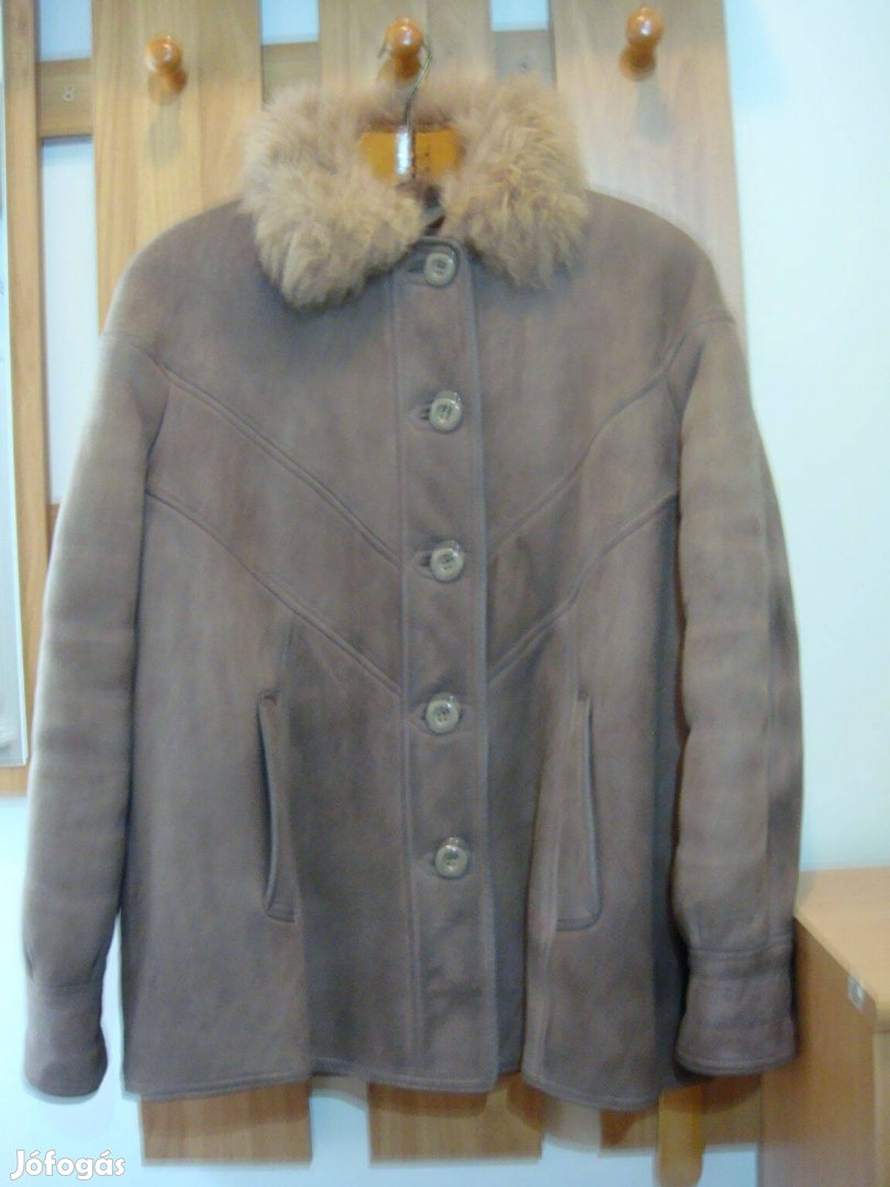 Sötétbarna színű női irha bunda