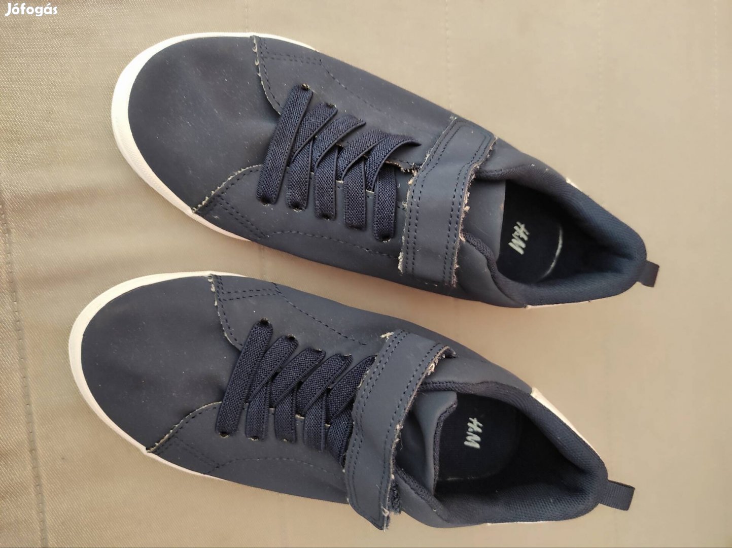 Sötétkék cipő, HM