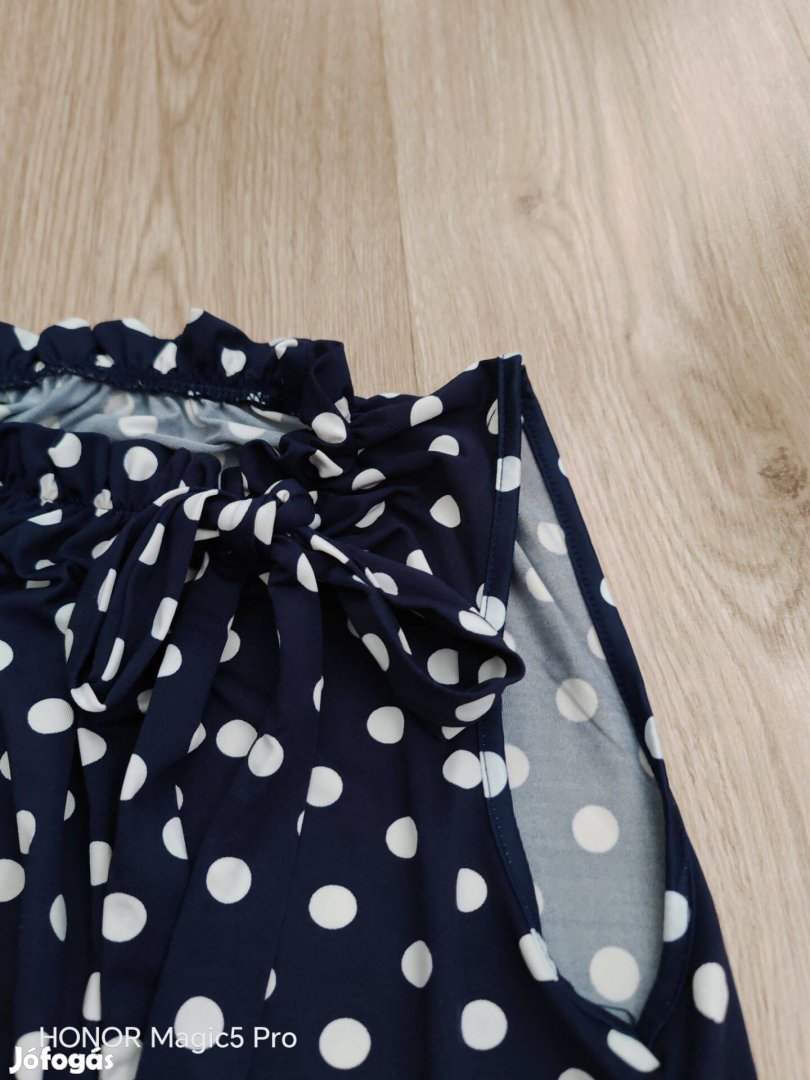 Sötétkék pöttyös női blúz