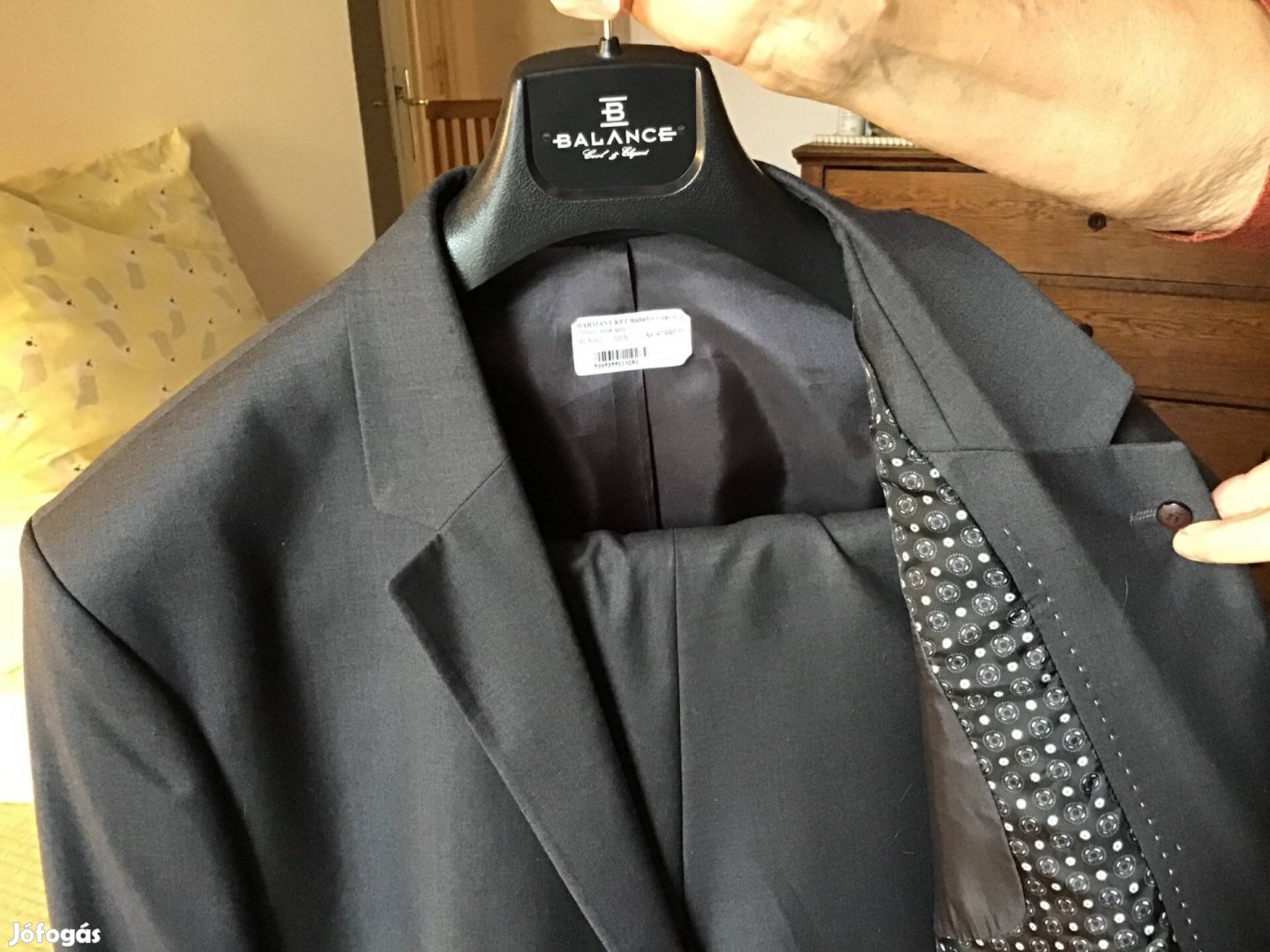 Sötétszürke új öltöny. Derékbőség 100 cm. Tavaszi viselet