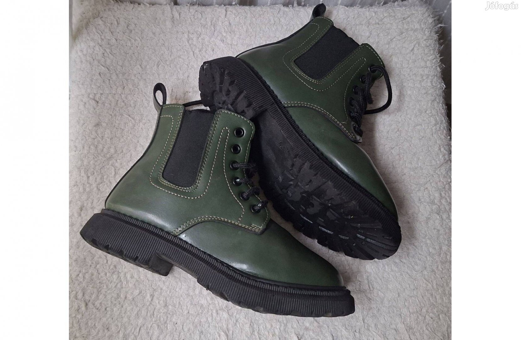 Sötétzöld fűzős bakkancs Méret 36 Belső talphossz 22,5 cm
