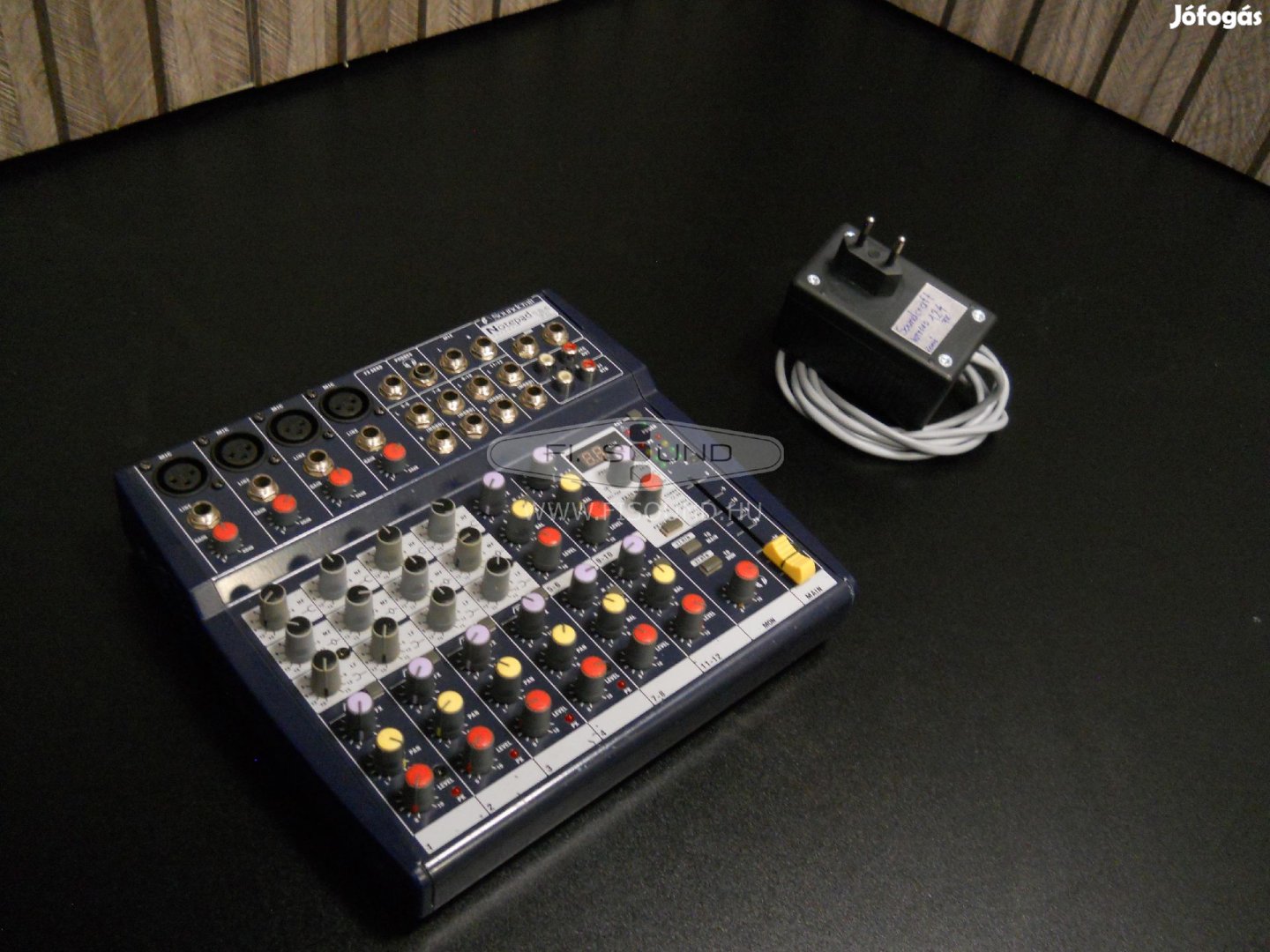 Soundcraft Notepad 124FX ,8 sávos ,12 csatornás efektes keverő