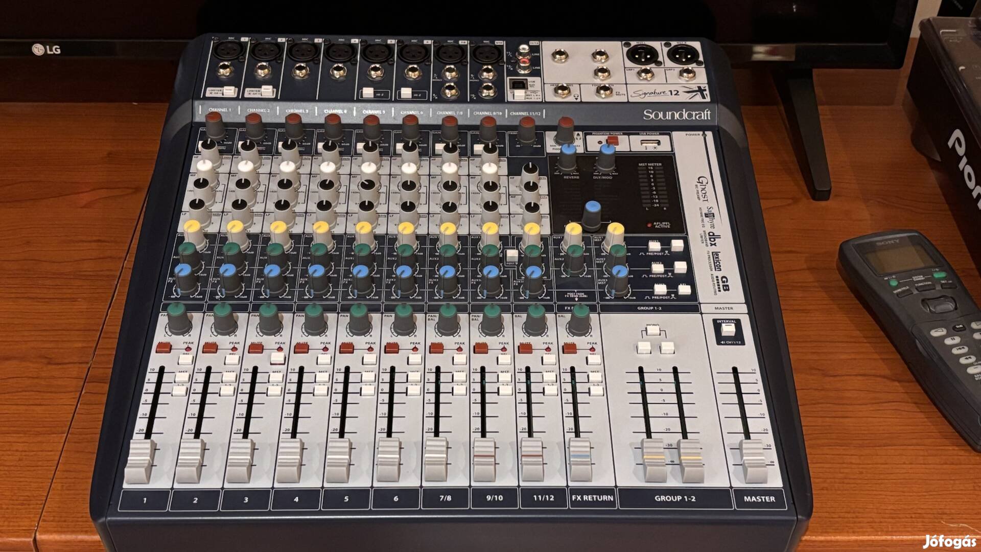 Soundcraft Signature 12 zenekari keverőpult effekttel eladó! 