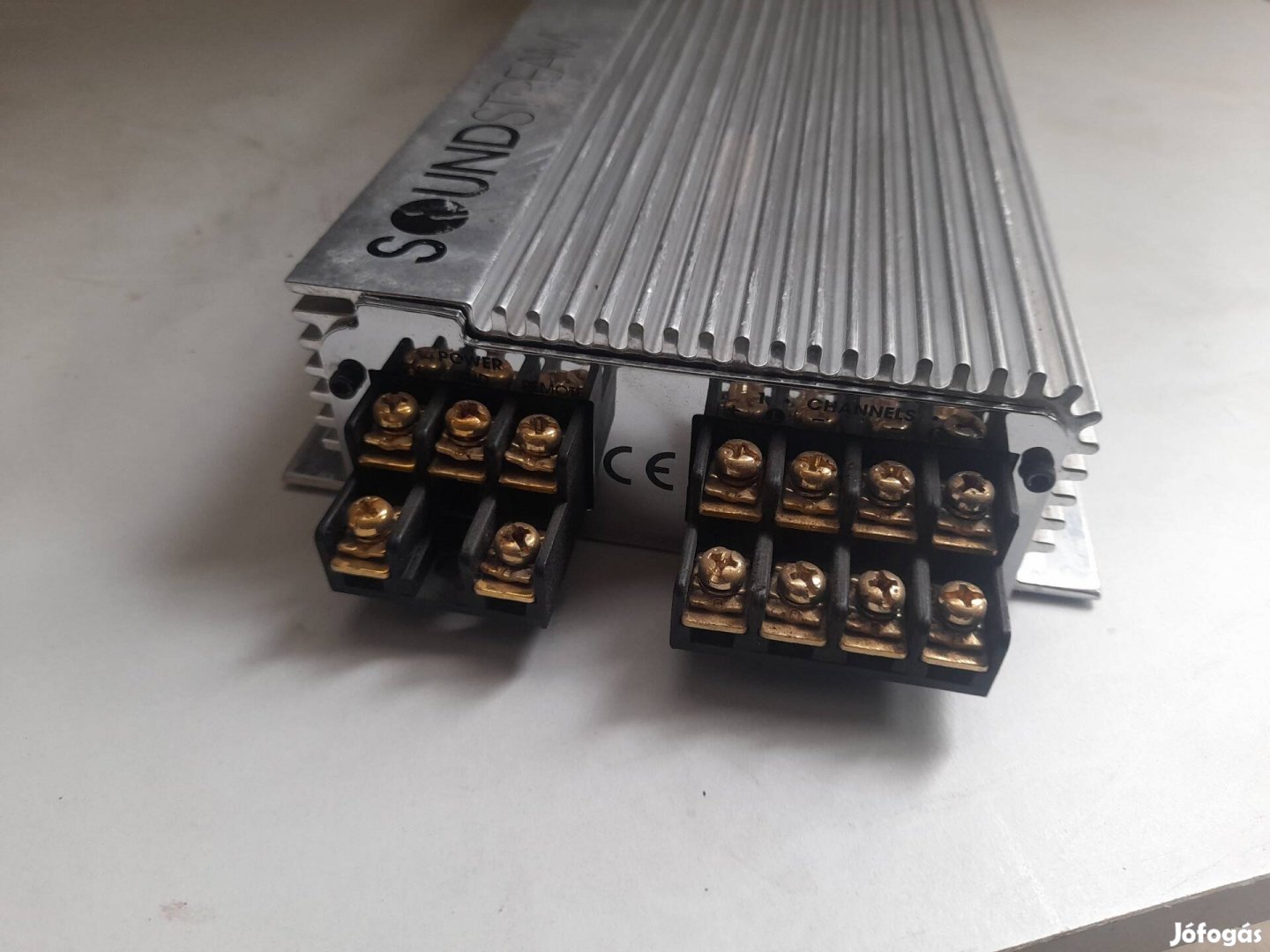 Soundstream erősitő