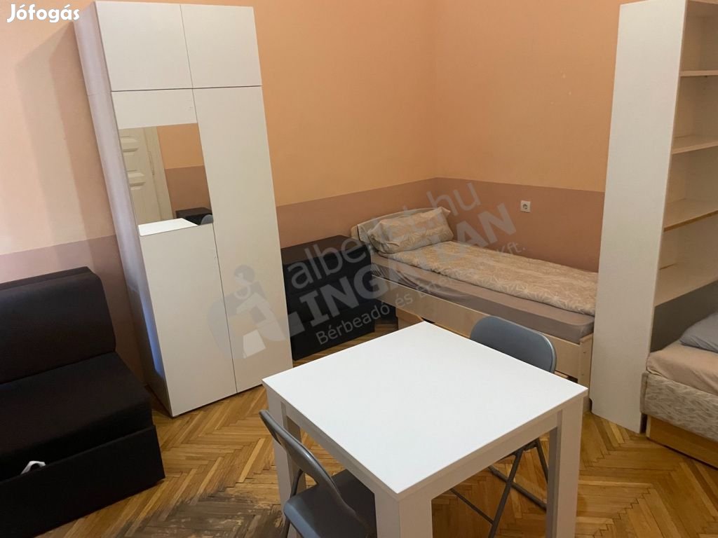 Spacious 4-bedroom apartment for 1012 Guests Comfort