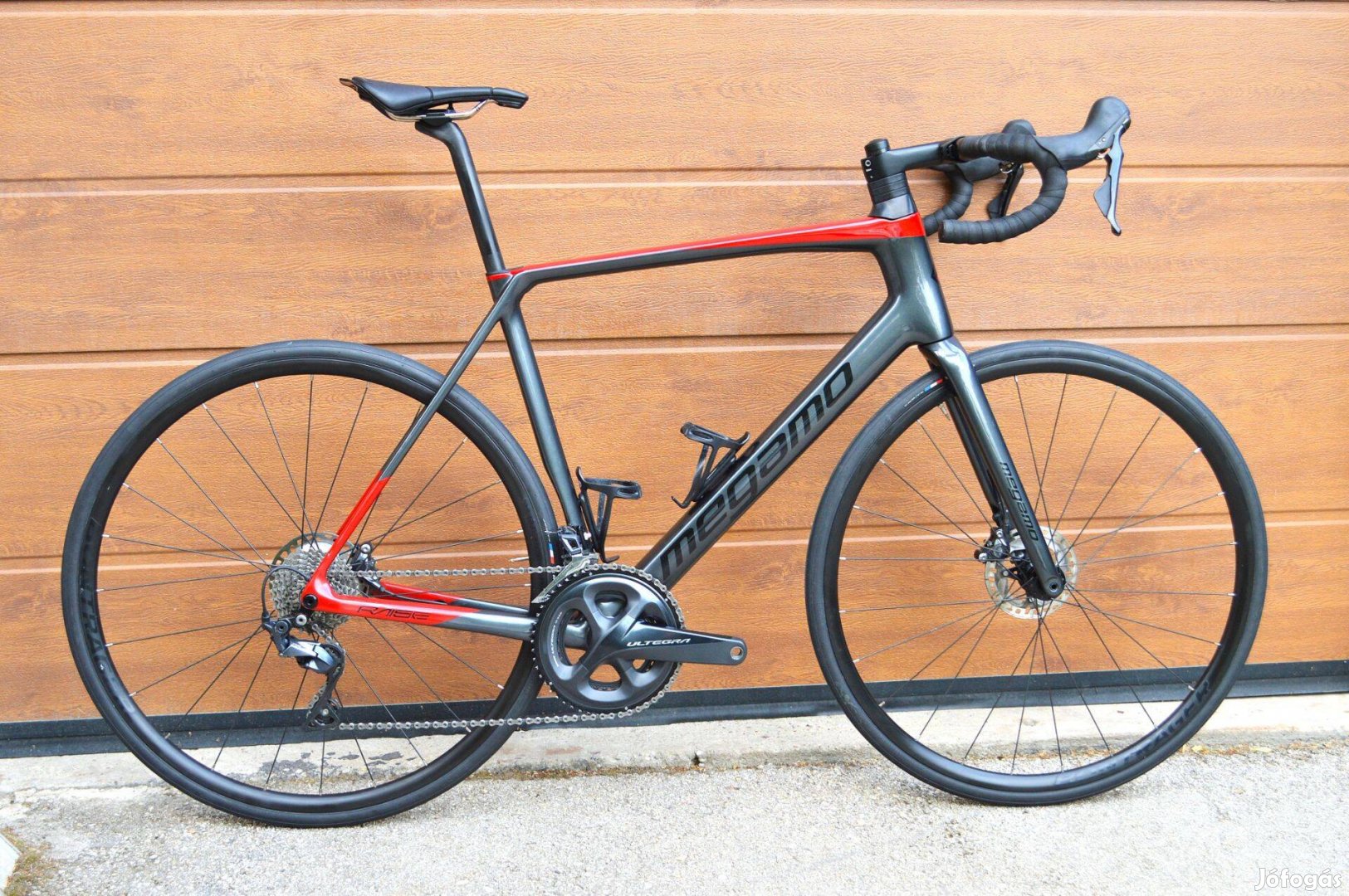 Spanyol Megamo RISE DISC Carbon Ultegra R8020 hidros szettel, gyári