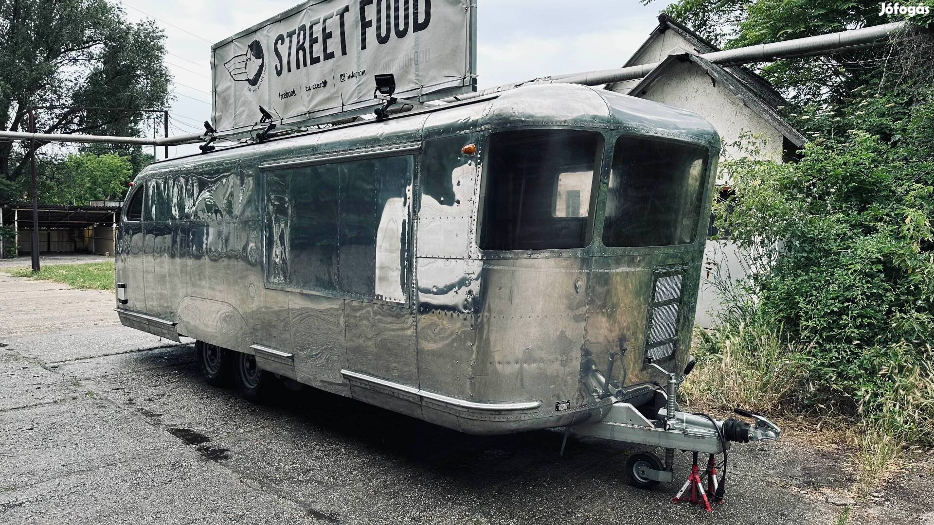 Spartan Manor Street Food Truck Büfékocsi