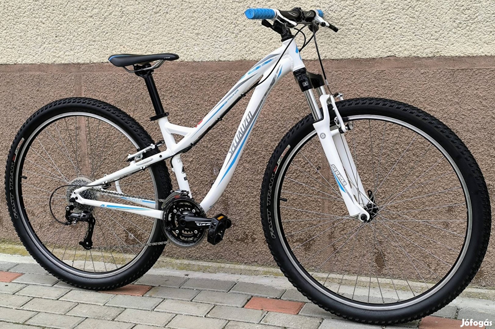 Specialized Myka Sport. Gyönyörű trekking.