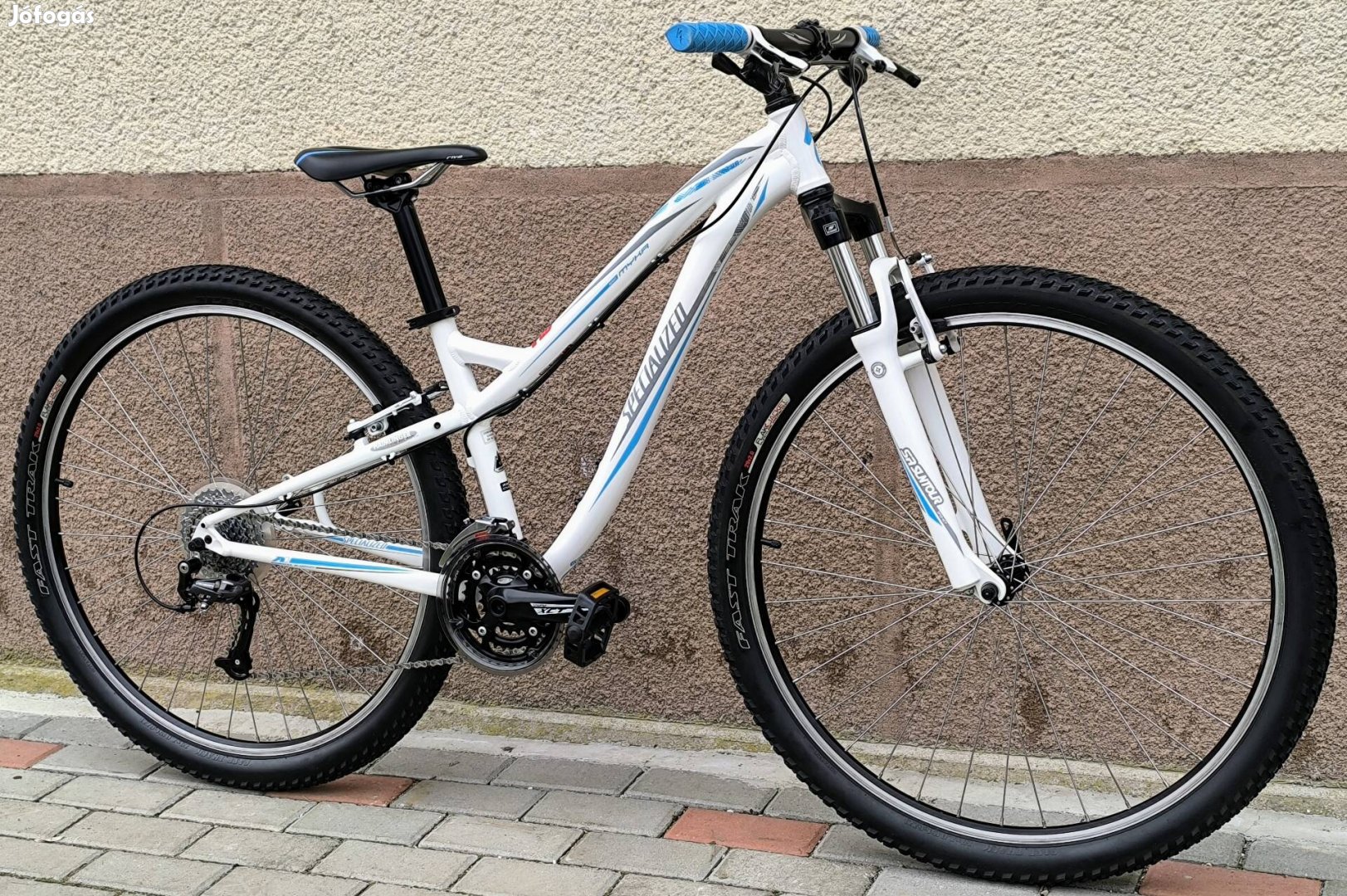 Specialized Myka Sport. Gyönyörű trekking. 
