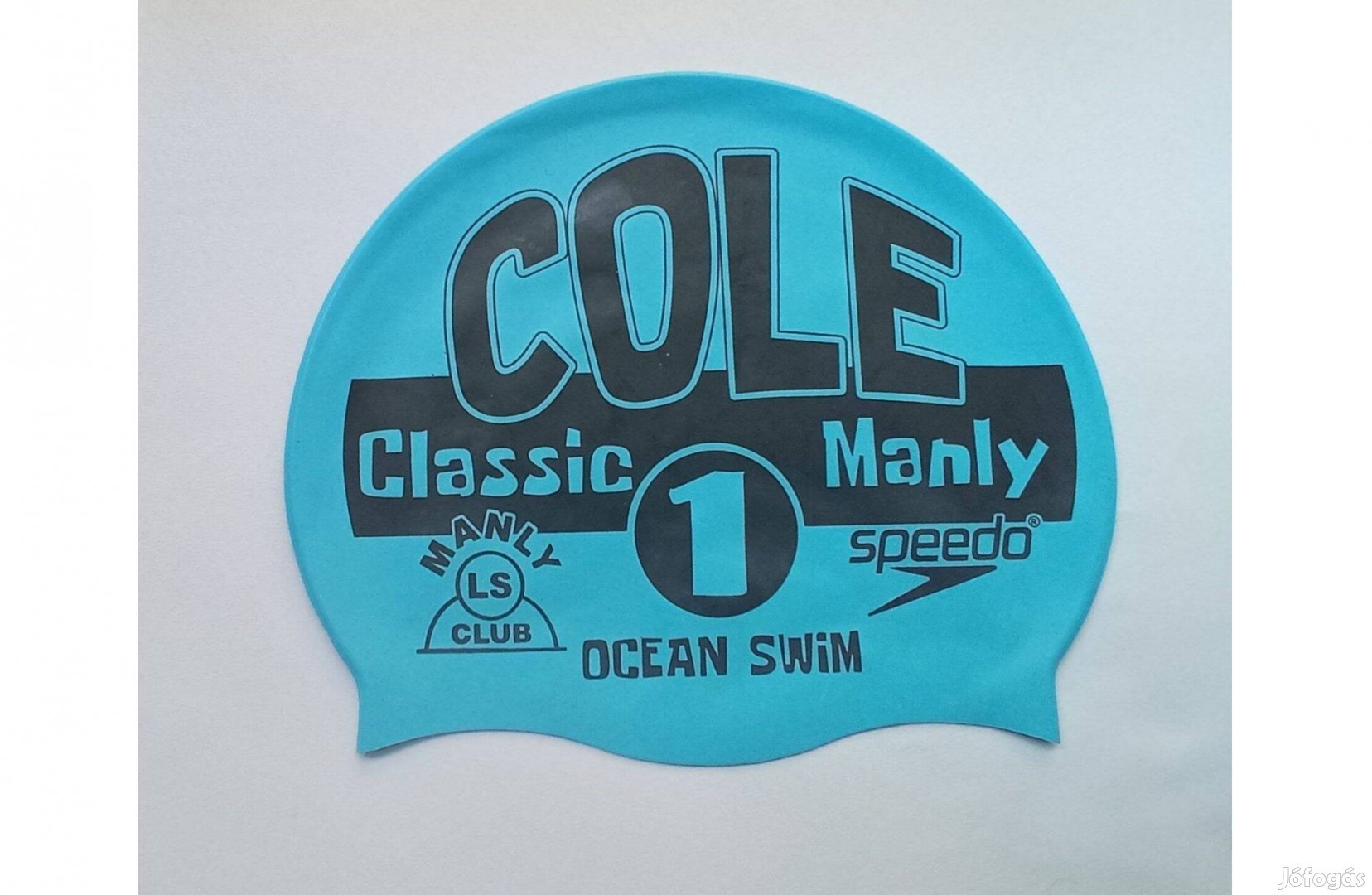 Speedo úszósapka Cole Classic Manly Ocean Swim felirattal * 1200 Ft