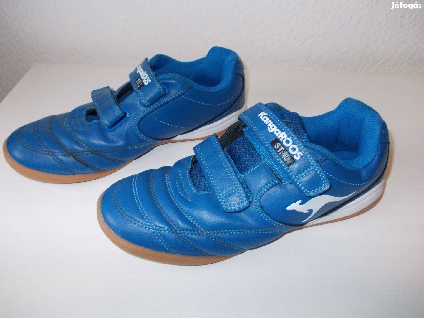 Sportcipő, papuccsal egybenK