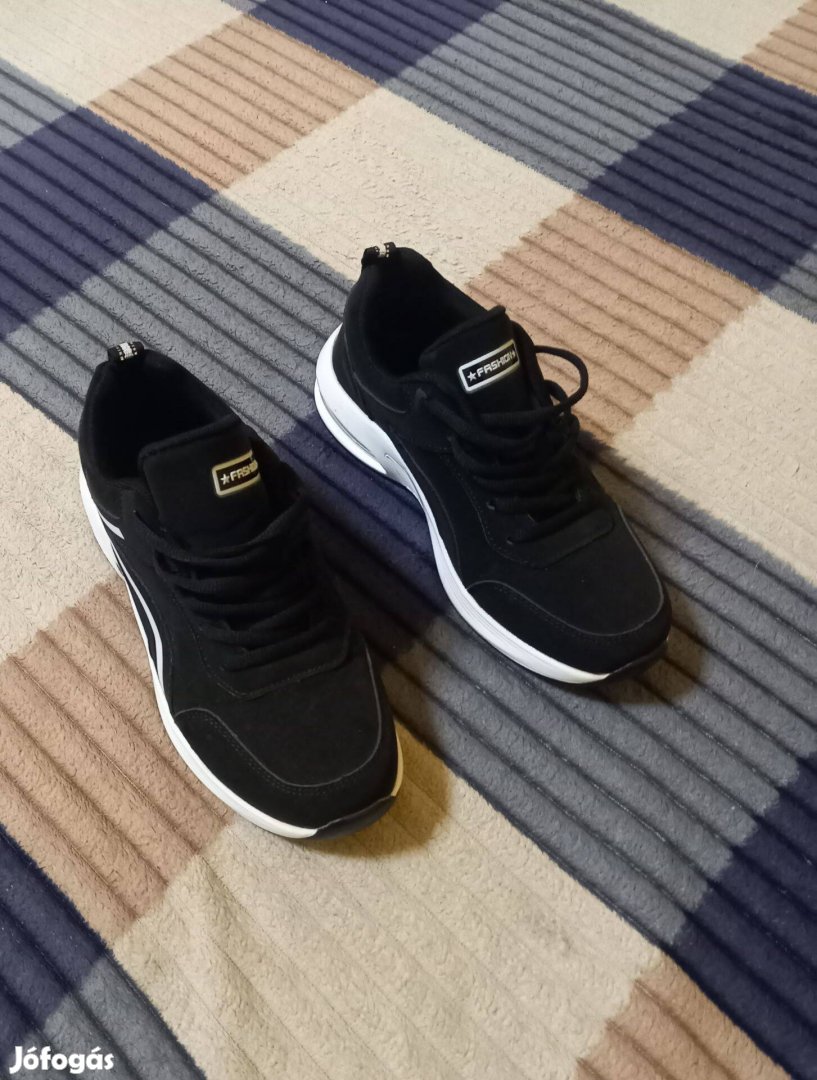 Sportcipő eladó