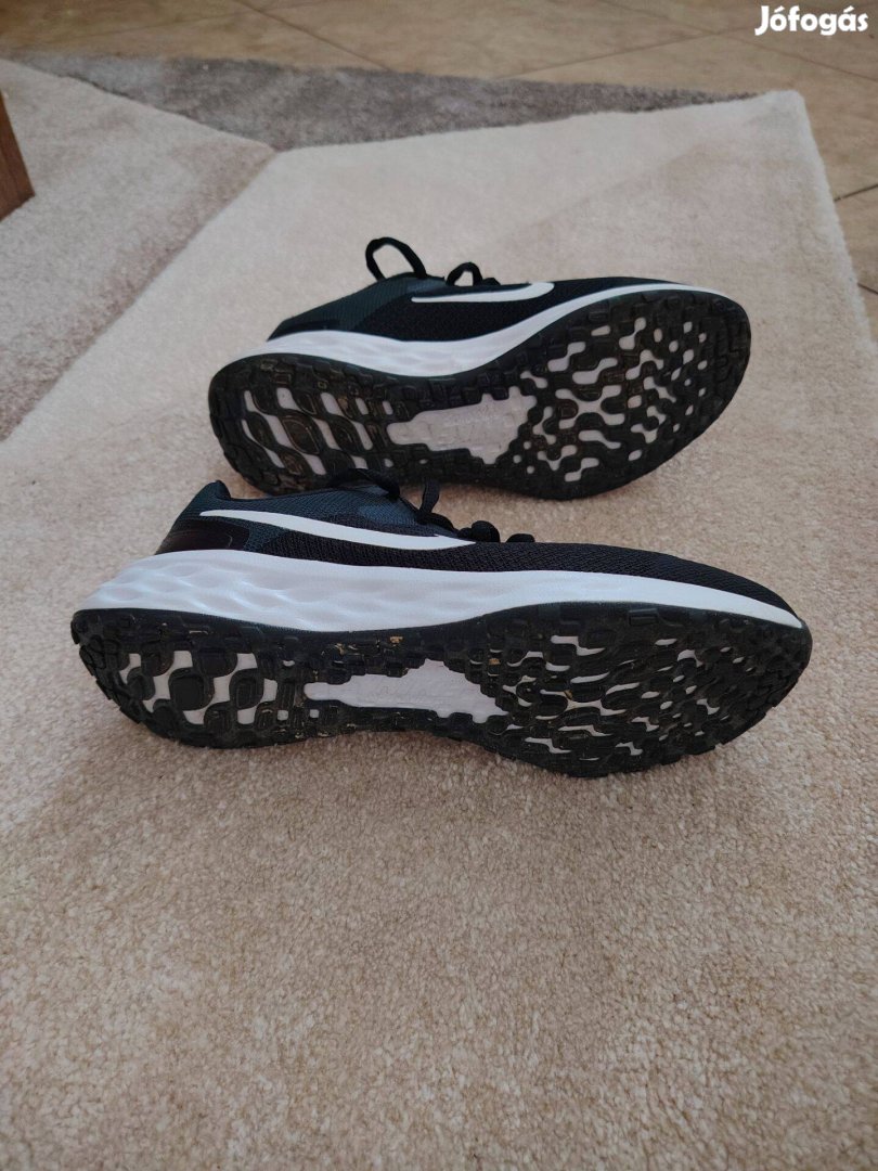 Sportcipő eladó
