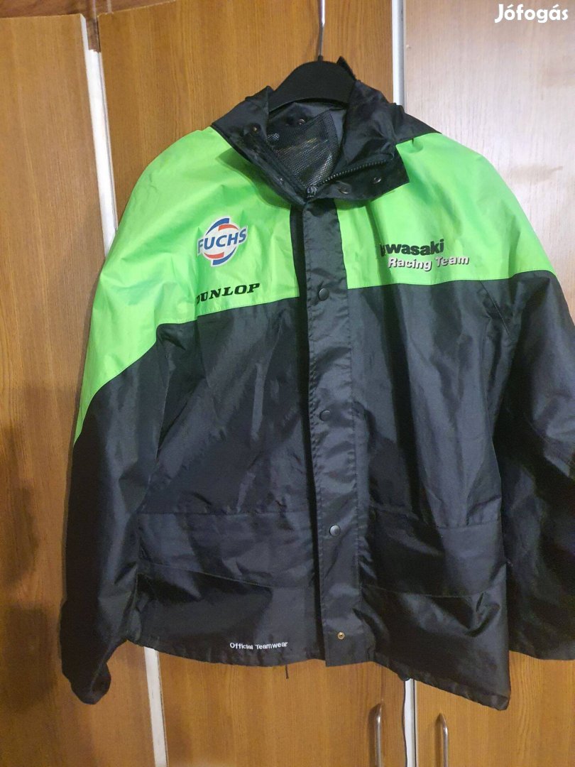 Sportdzseki Kawasaki-tól. S méret