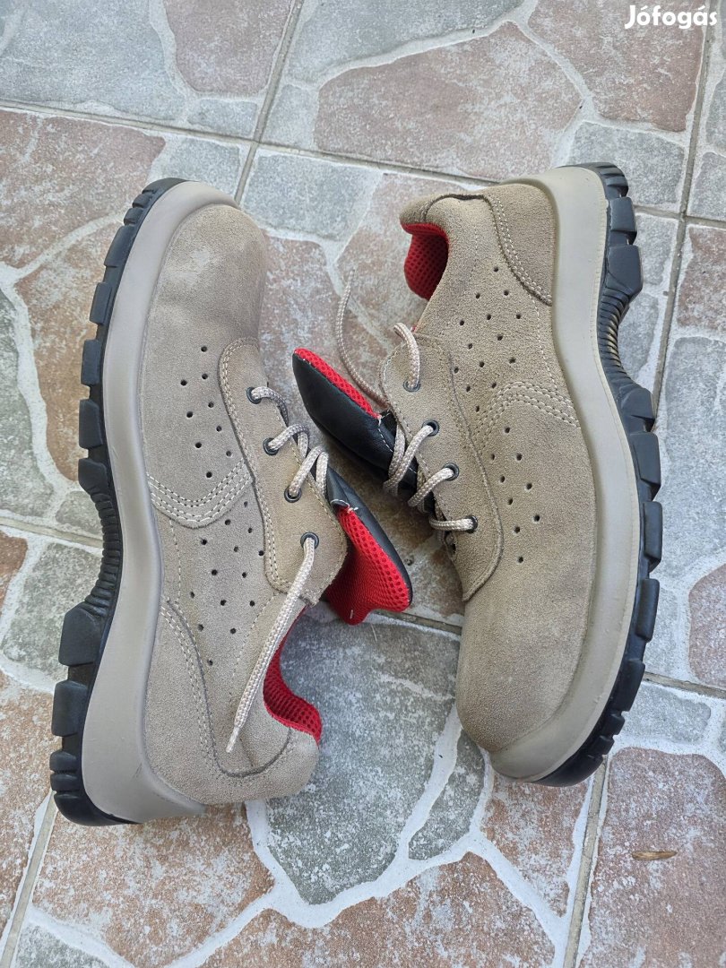 Sportos Munkavédelmi cipő 47 méret