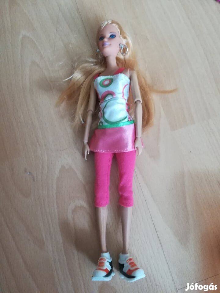 Sportos barbie típusú baba edzőcipővel 1800 Ft