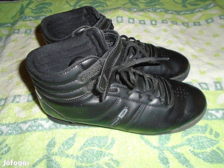 Sprandi 40-es méretű fekete színű cipő (méret 40)
