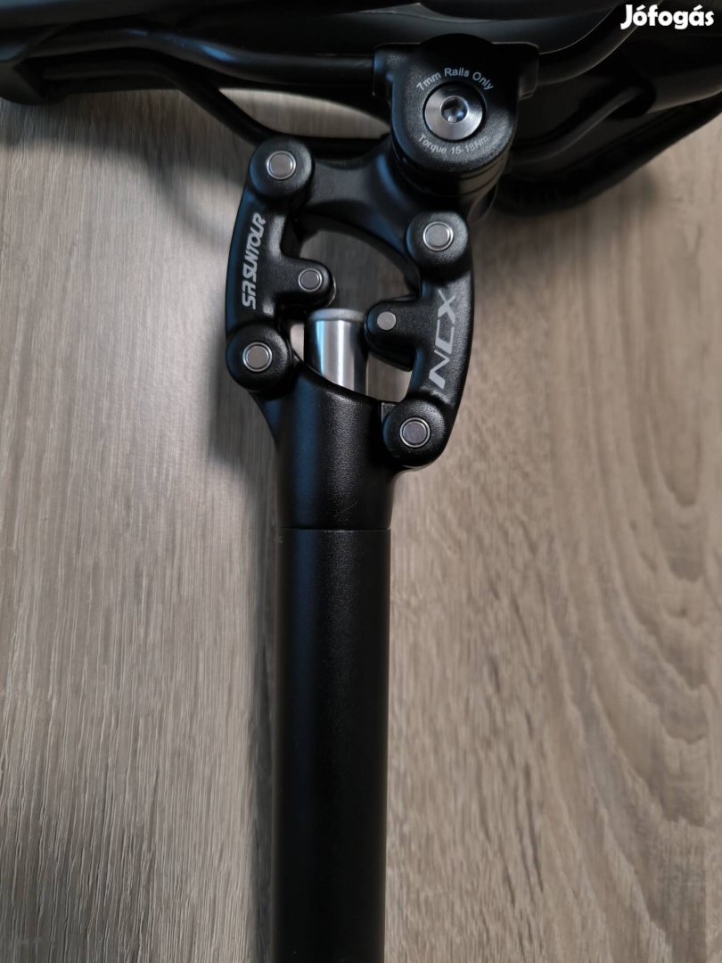 Sr Suntour ncx paralelműves nyeregcső,Selle Italia X3 üléssel 