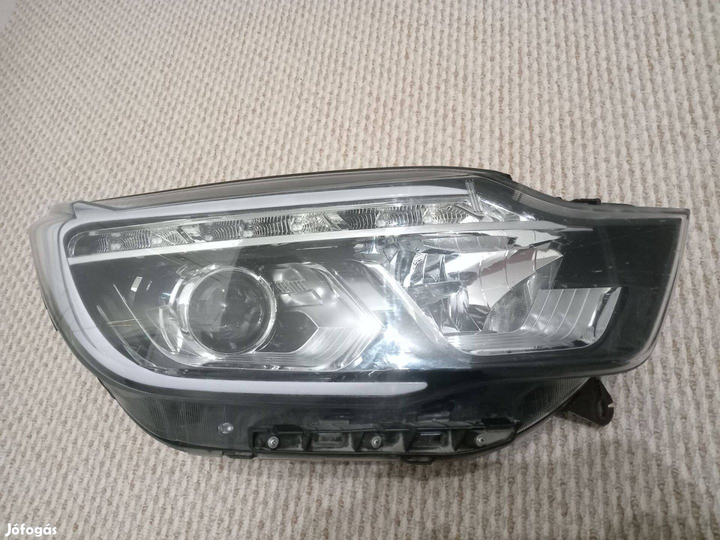 Ssangyong Musso, Xenon, LED-es, jobb fényszóró