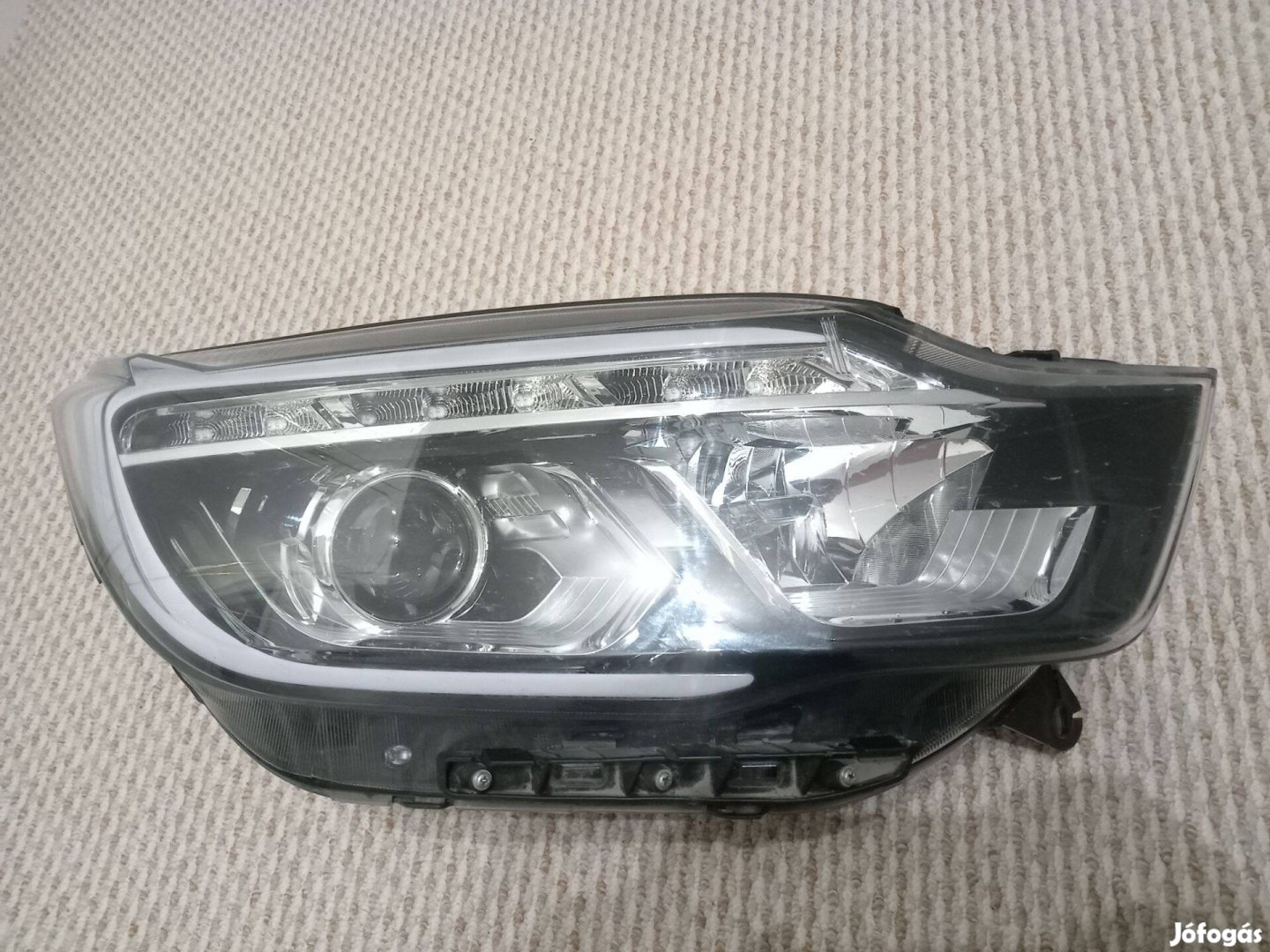 Ssangyong Musso, Xenon, LED-es, jobb fényszóró