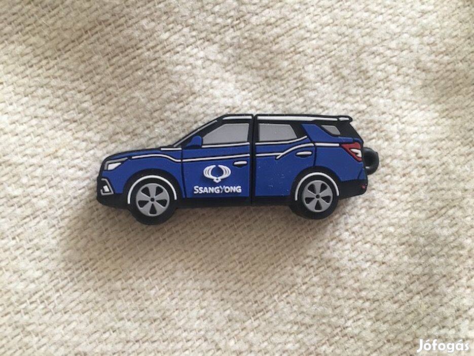 Ssangyong XLV kisautós, egyedi gumis USB pendrive 8 GB