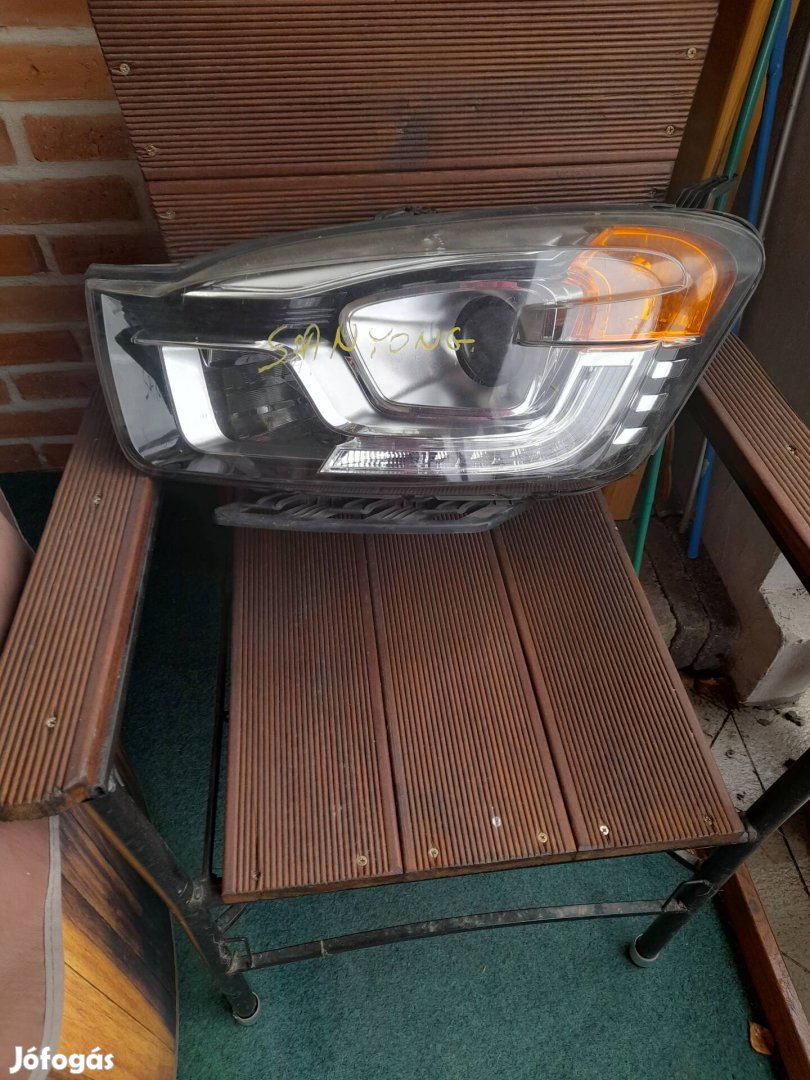 Ssangyong bal első lámpa