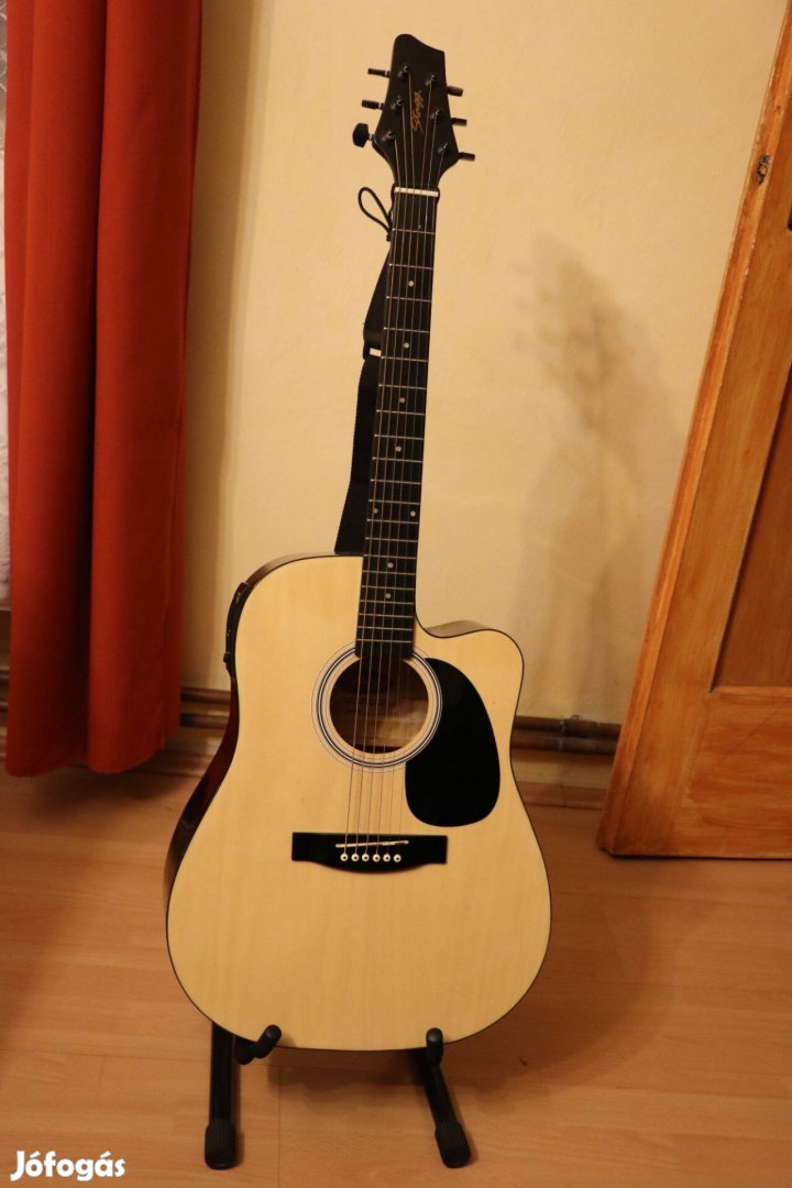 Stagg elektroakusztikus gitár