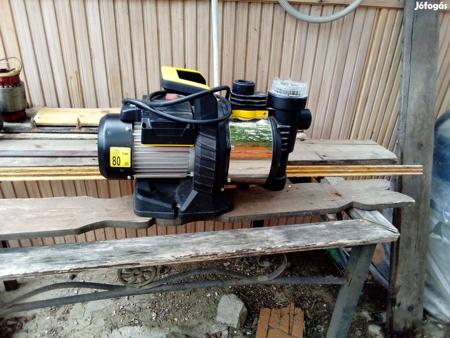 Stanleyy 900 W-os kerti szivattyú