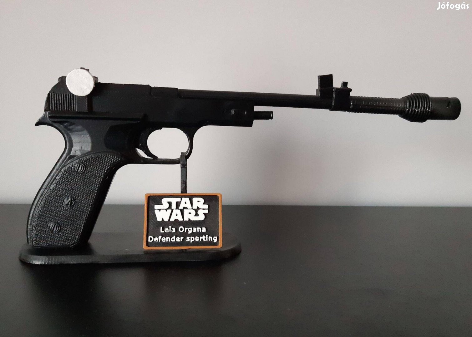 Star Wars Leia Defender sporting blaster