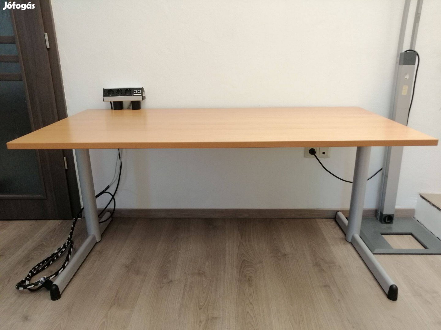Steelcase 160 x 80 masszív irodai íróasztal töredék áron