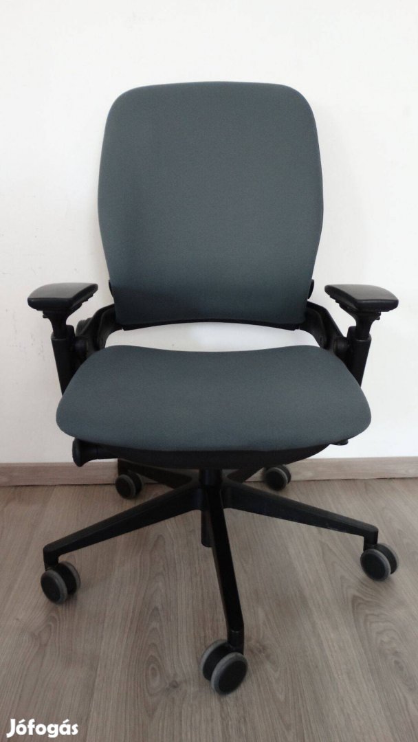 Steelcase Leap v2 masszív ergonómikus irodai gurulós szék