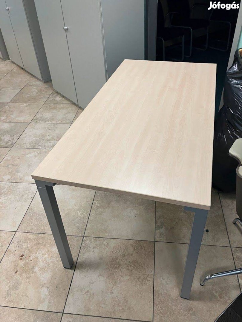 Steelcase asztal