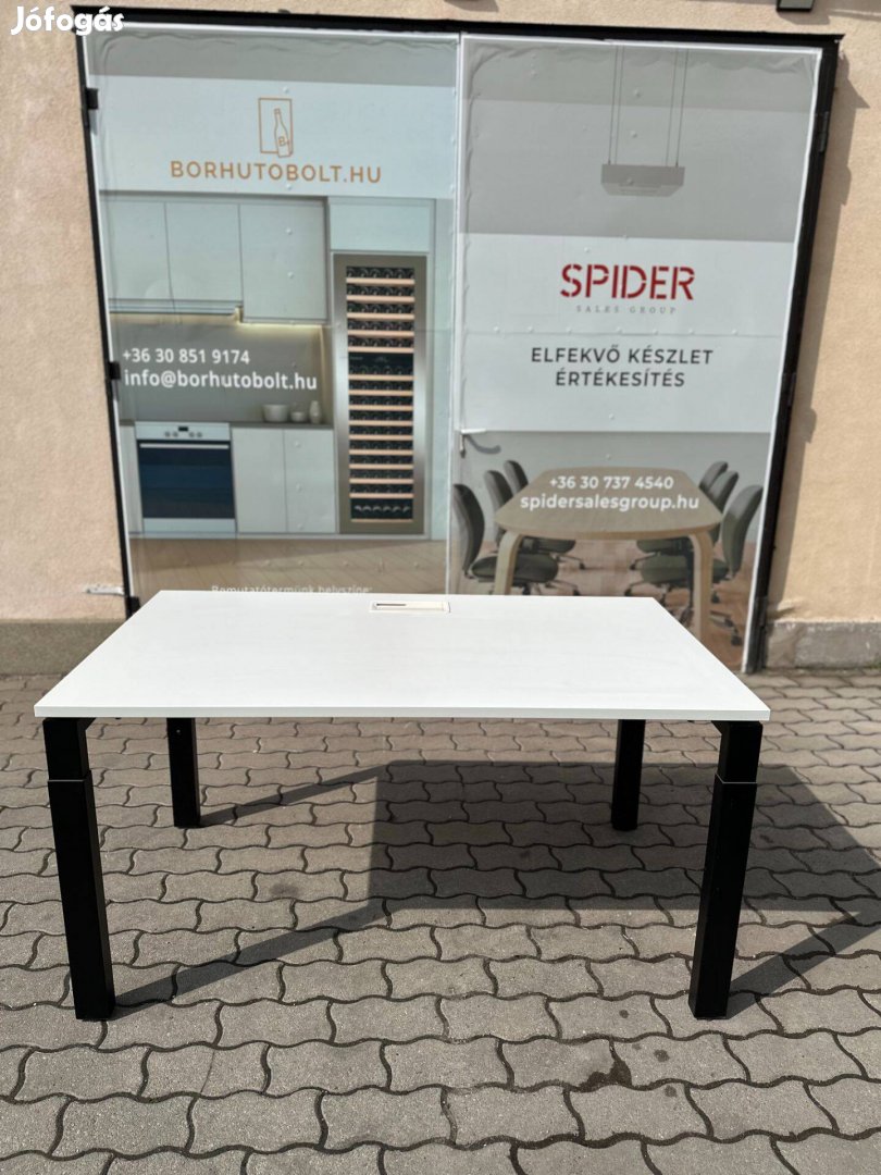 Steelcase fehér íróasztal, mechanikusan állítható, 140x80 cm