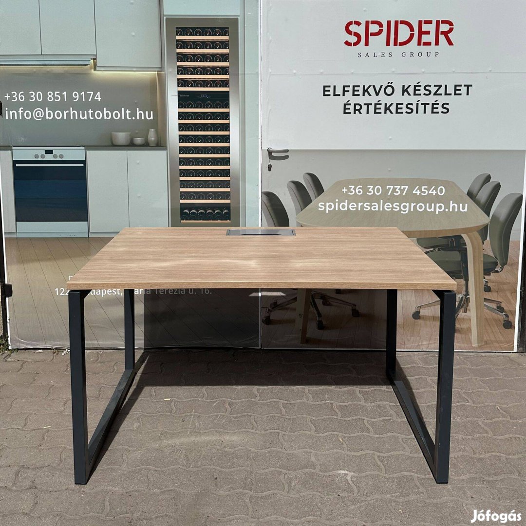 Steelcase íróasztal, 130x80 cm, tölgy színű - használt asztal