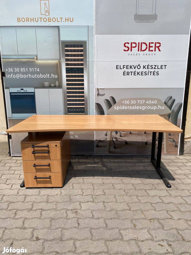 Steelcase íróasztal - 180x90 cm - homorú