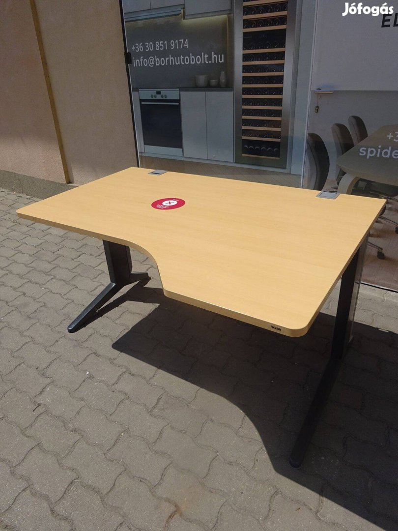 Steelcase íróasztal, bükk mintázatú, 140x100 cm, jobbos - használt