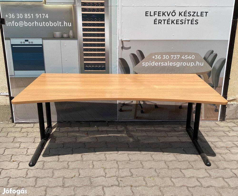 Steelcase íróasztal, számítógépasztal,bükk színű, 180x90 cm - használt