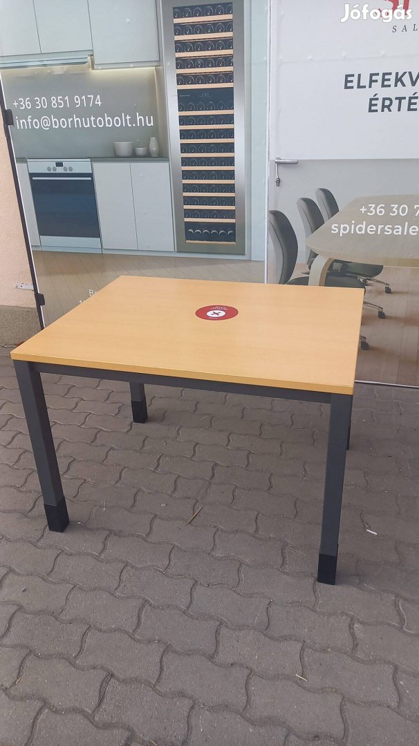 Steelcase márkájú íróasztal, 100x80 cm, világosbükk színű - használt