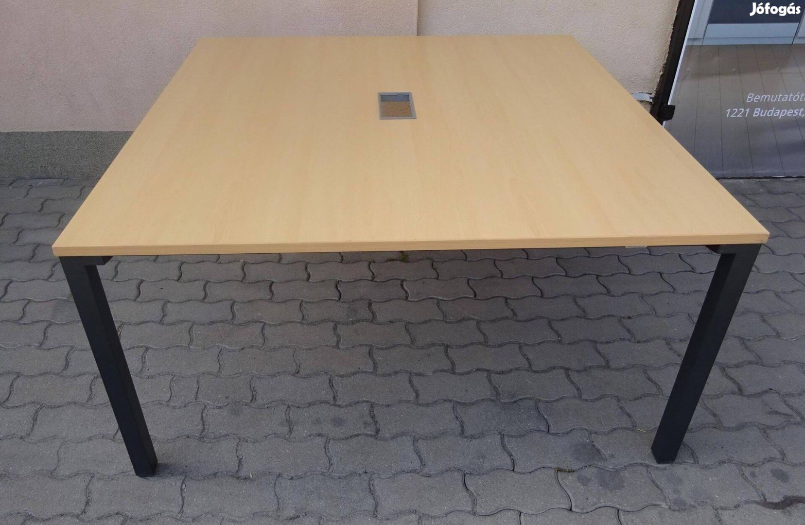 Steelcase tárgyalóasztal, konferencia asztal 140x140 cm - használt
