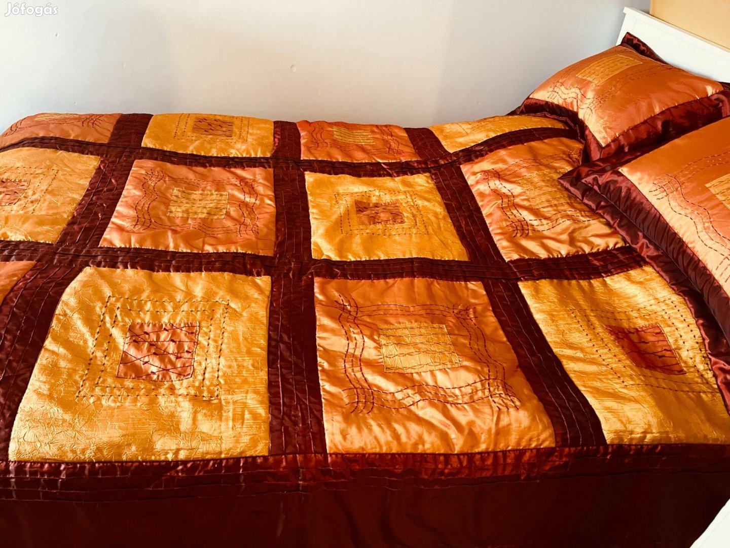 Steppelt ágytakaró két párnával franciaágyra