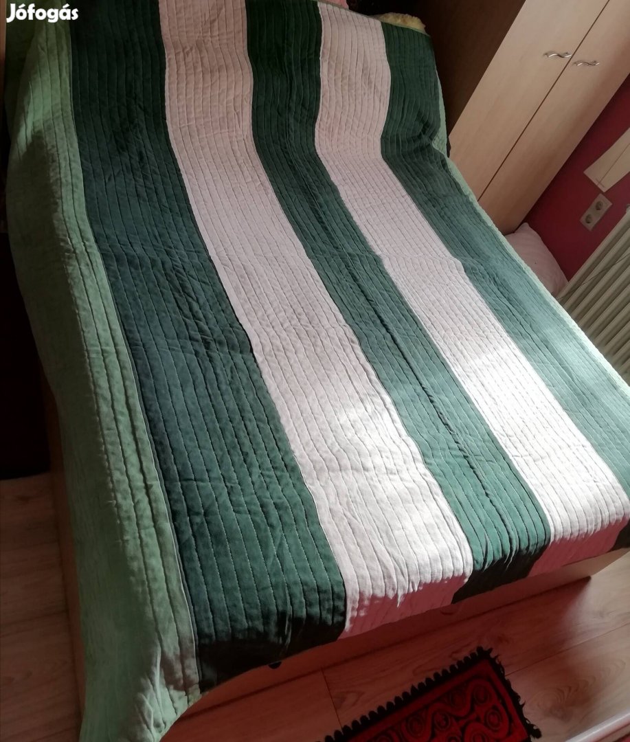 Steppelt ágytakaró zöld